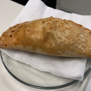 empanada de queso prensado