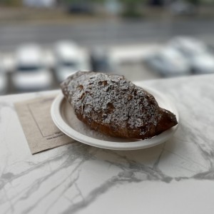 Pasteleria Dulce - Croissant de Almendras