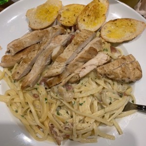 Tortellini Alfredo con Pollo al Grill