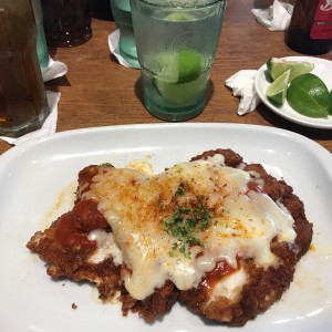 Milanesa de Pollo parmesana 