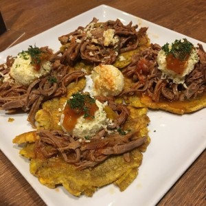 Patacones con ropa vieja