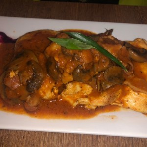 Pollo con langostinos. 