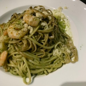 pasta al pesto con camarones 