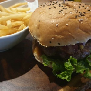 hamburguesa con salsa Jack Daniels 