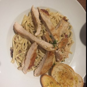 Linguini Carbonara con pollo