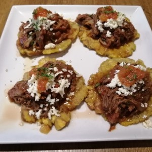 Patacones con ropa vieja