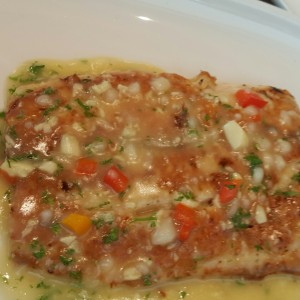 Filete de corvina al ajillo