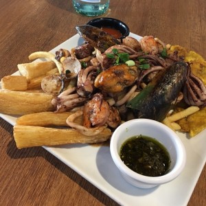 Picada de Mariscos