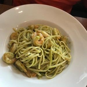 pasta con camarones al pesto