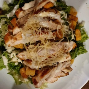 ensalada cesar con pollo