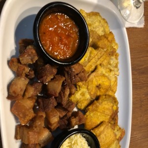 chicharrones con patacones