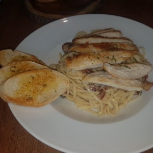 Pasta carbonara con pollo