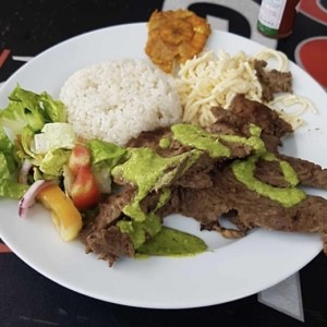 Carne arroz ensalada