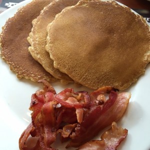 Pancakes con tocino