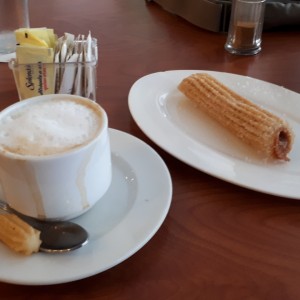 capuccino y churro relleno