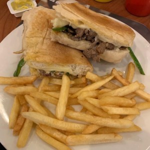 Manolo Philly CheeseSandwich con Papas Fritas