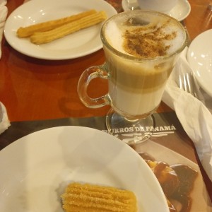 churros rellenos y cappuccino