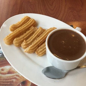 mini churros con chocolate