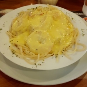 Spaghetti con Langostinos en Salsa Blanca