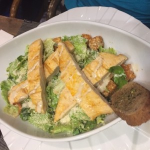 Ensalada Caesar con Pollo