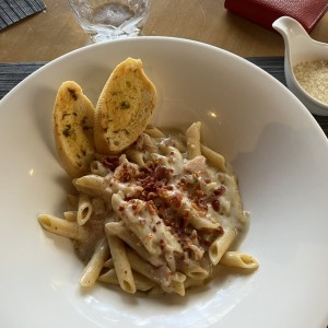 Pasta con carbonara de pavo