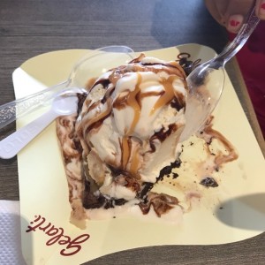 brownie con helado