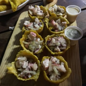 patacones relleno de ceviche de pulpo