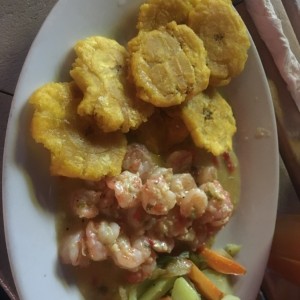 camarones al ajillo con patacones 