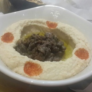 Humus con Carne