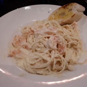 pasta con camarones en salsa blanca