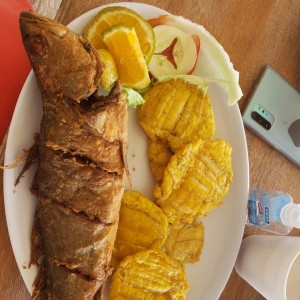 pescado frito con patacones