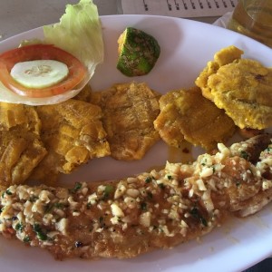 Filete de corvina al ajillo 