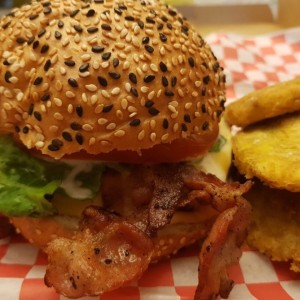 hamburguesa con patacones 