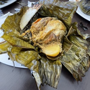 Desayunos - Tamal con arepa