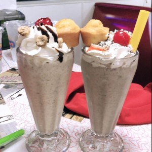 Cinnamon Roll y Oreo Shakes