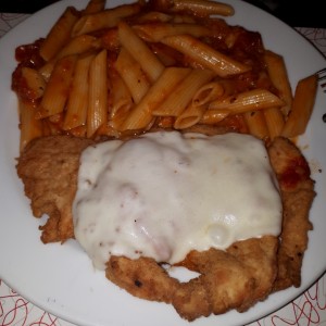 Pollo a la Parmigiana con Pasta