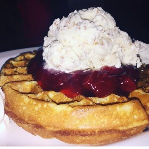 waffle con helado