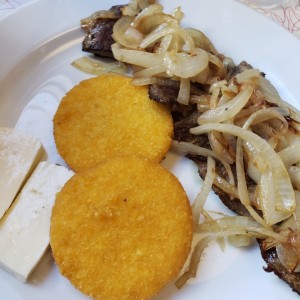 Bistec encebollado