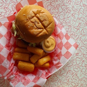 Mr Bob de Carne con nuggets de yuca