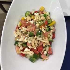 Ensalada Griega con Pollo