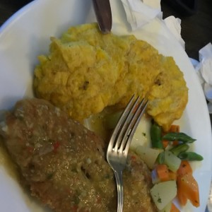 filete de corvina al ajilo