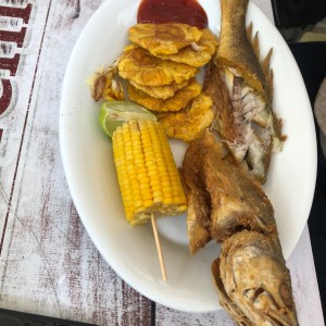 Corvina Entera Frita o en Salsa Criolla