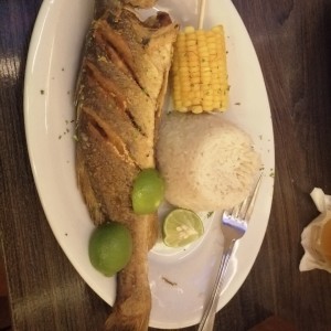 Corvina Entera Frita o en Salsa Criolla