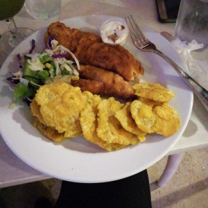 patacones y corvina apanada