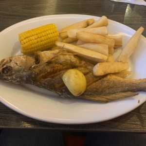 Corvina Entera Frita o en Salsa Criolla