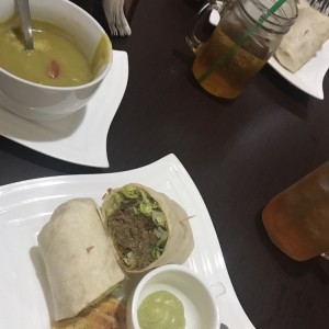 sopa, wrap y te frio