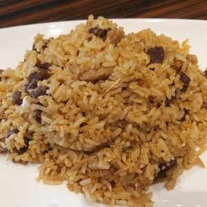 Arroz con carne , pollo y huevo