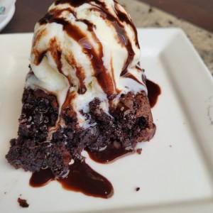 Brownie con helado 