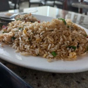 Arroz Frito con Camarones y cebollina