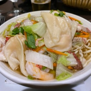 Sopa de Wonton Mein